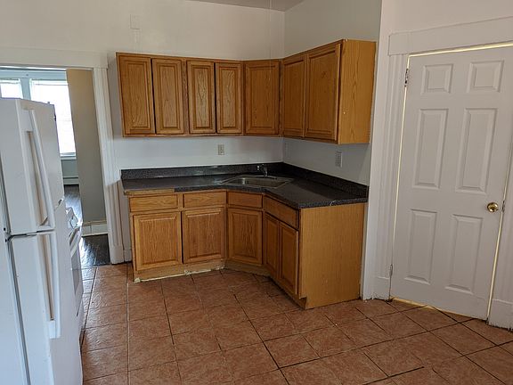 2nd image of 605 Wethersfield Ave APT 3S