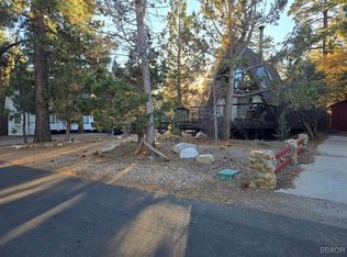 564 Victoria Ln, Big Bear City, CA 92386