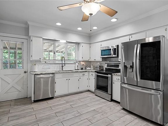 2nd image of 2 Ivy Ln