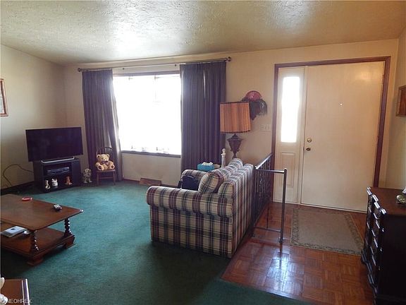 3rd image of 2109 W 39th St