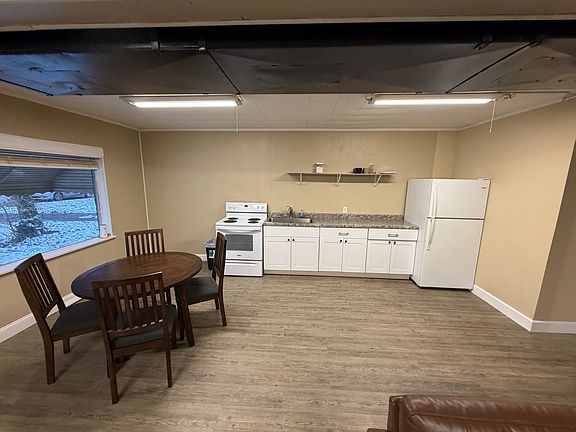 4th image of 823 Hawkins Dr #2