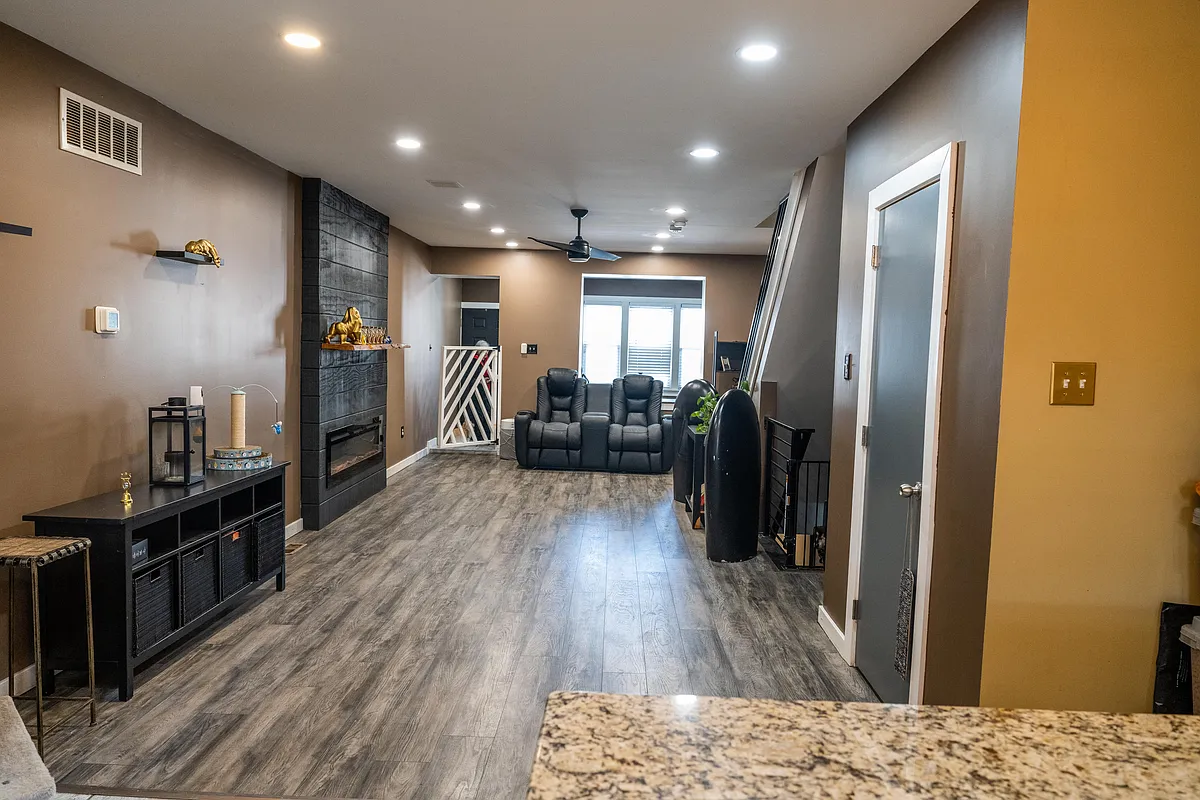 Building Photo - 823 S 56th St #1
