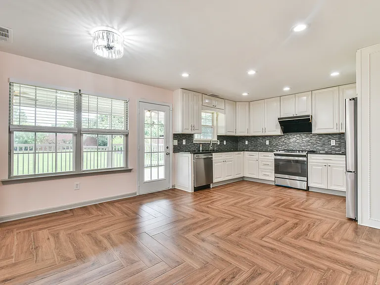 778 Roxholly Ln — Photo 17