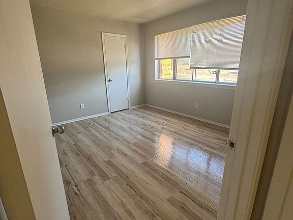 4th image of 2272 Jamestown Ln