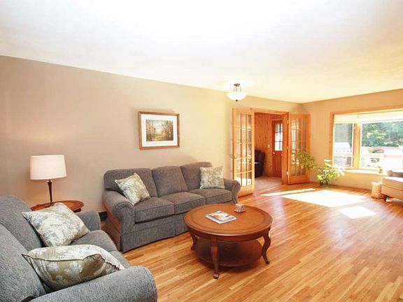 5th image of 7534 Lee Ave N