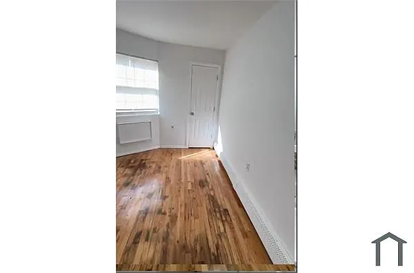 Building Photo - 3405 Bruner Ave #1