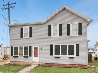 9 S Hickory St, Shannon, IL 61078
