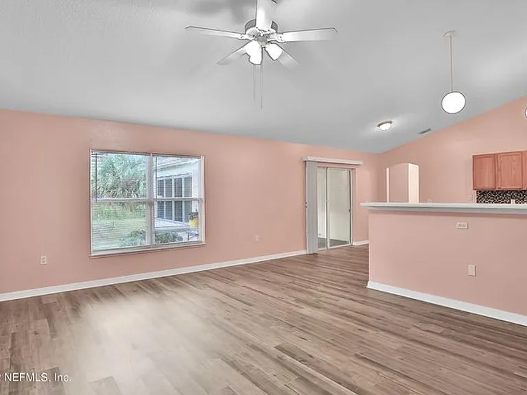 11 Wheatfield Dr — Photo 4