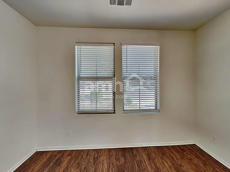 3282 E Oakland St — Photo 8