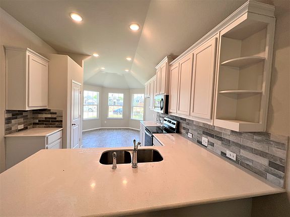 2nd image of 524 Lela Cir