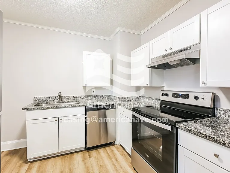 1176812_005_kitchen_6.jpg