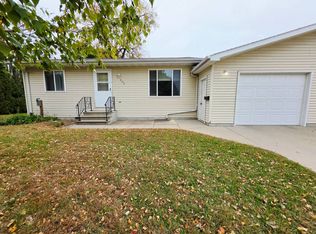 203 S Crescent St, Flandreau, SD 57028