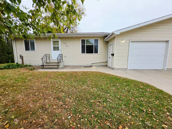 203 S Crescent St, Flandreau, SD 57028