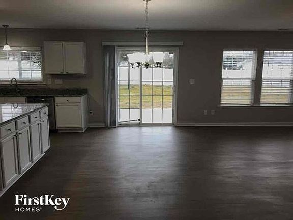 3rd image of 2021 Aspen Way Ct
