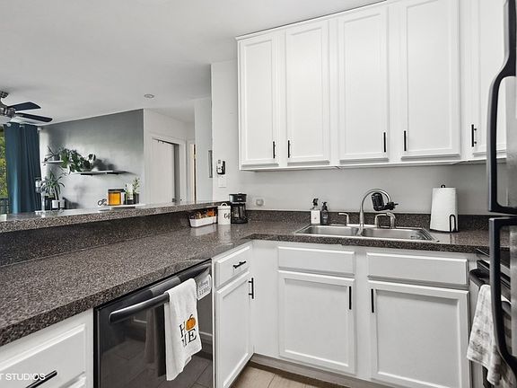 4th image of 5900 Oakwood Dr APT 5G