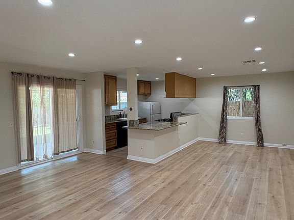 Living room/kitchen