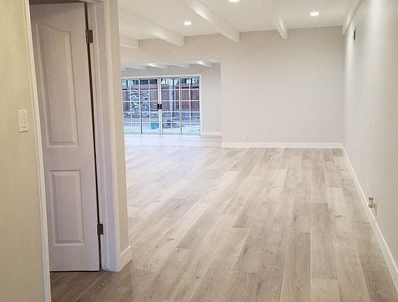 3rd image of 8854 Oakdale Ave
