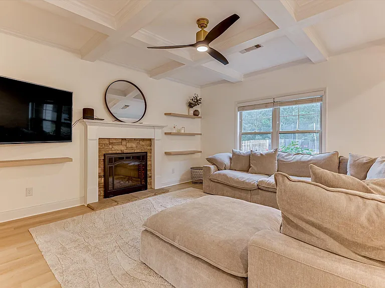 259 Wentworth Pl — Photo 6