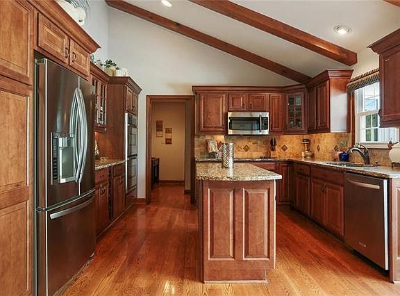 3rd image of 606 Saint Andrews Dr