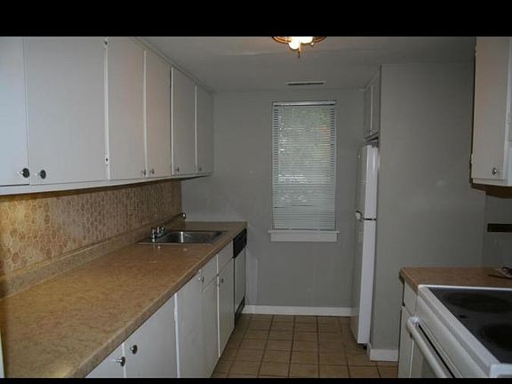 4th image of 4708 Keswick Ct APT C