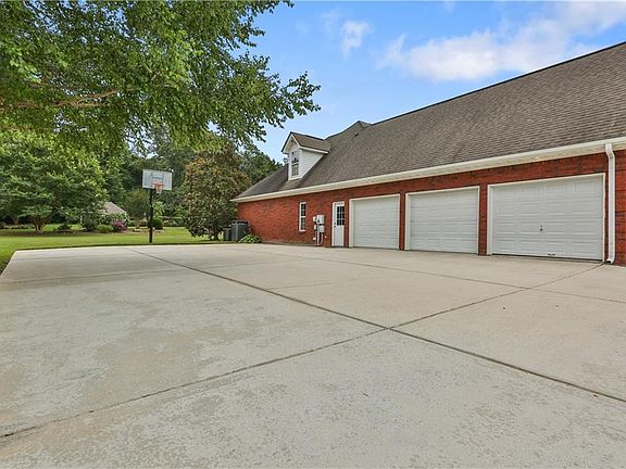 2nd image of 165 Lake Park Dr