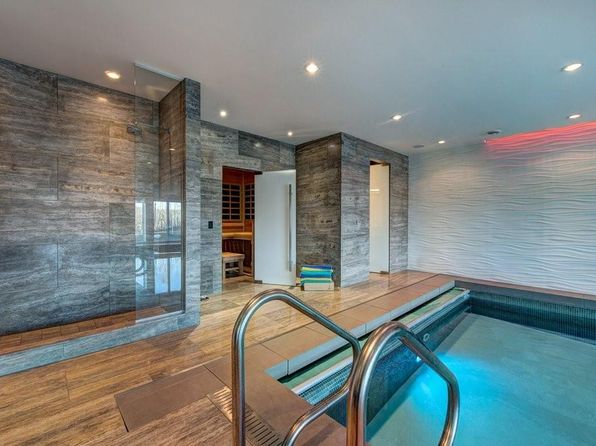 980 101st St SW, Calgary, AB T3H 3Z5