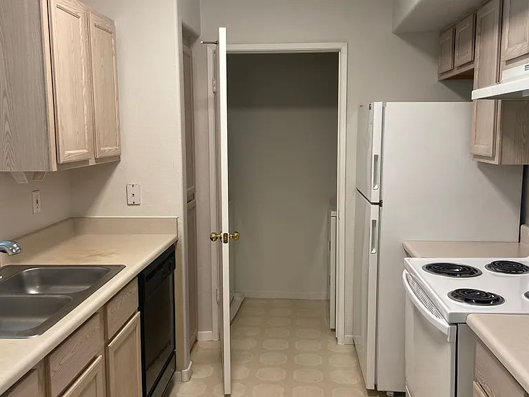 2615 W Gary Ave #2037 — Photo 9