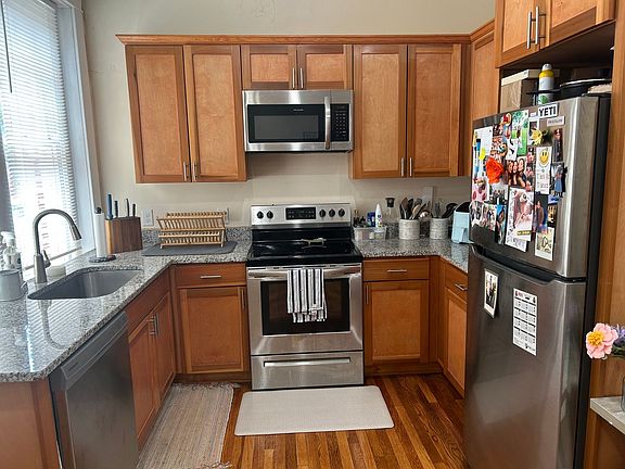 3rd image of 3021 Monument Ave #1B