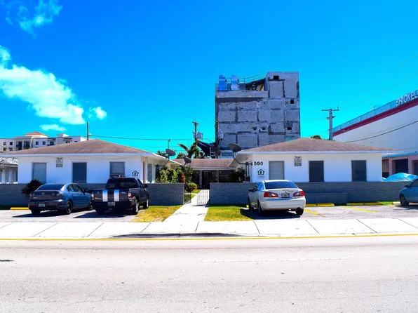 Studio - Centrally located- Walking distance to Brickell!, 590 SW 7th St #11, Miami, FL 33130