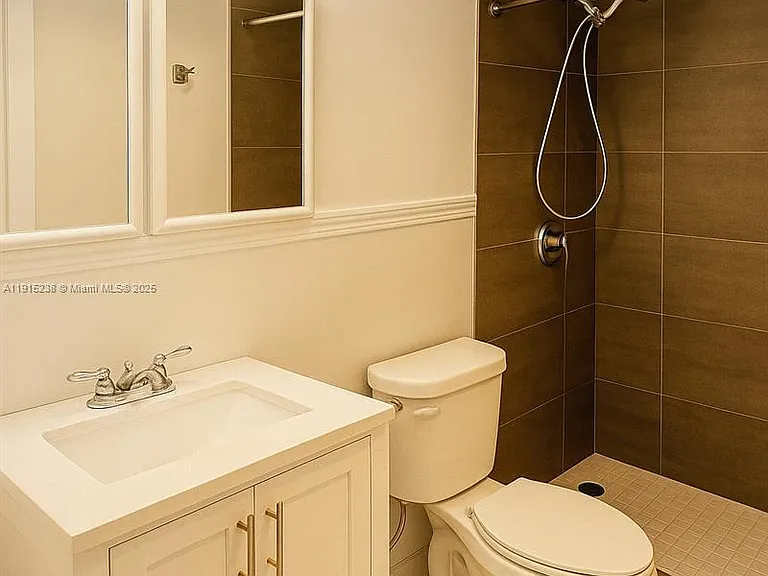1100 Pine Dr #106 — Photo 11