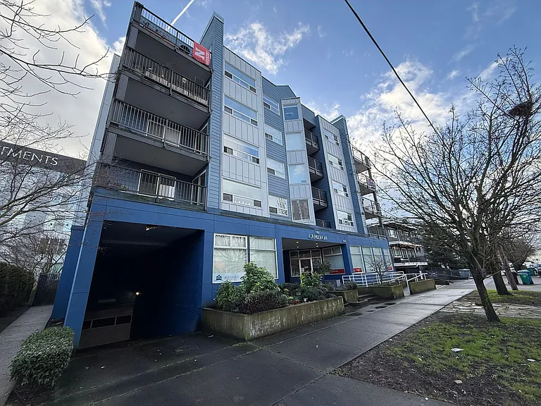 Cameron Apartments — Photo 4