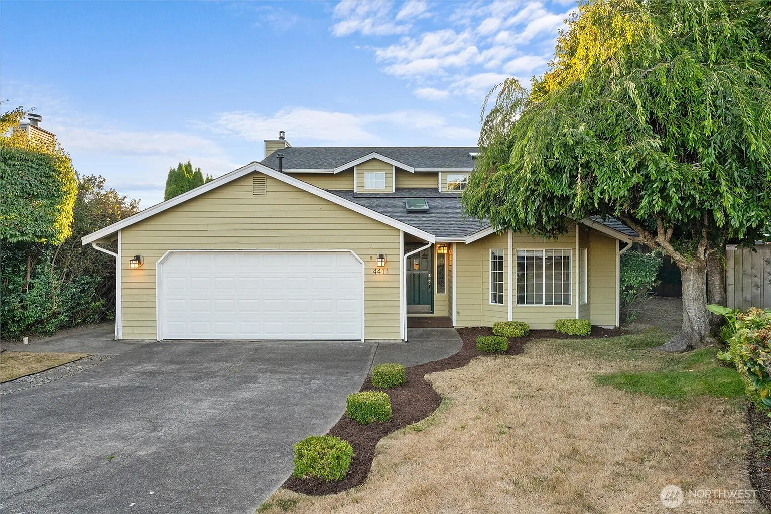 4411 Harbor Ridge Court NE photo 1