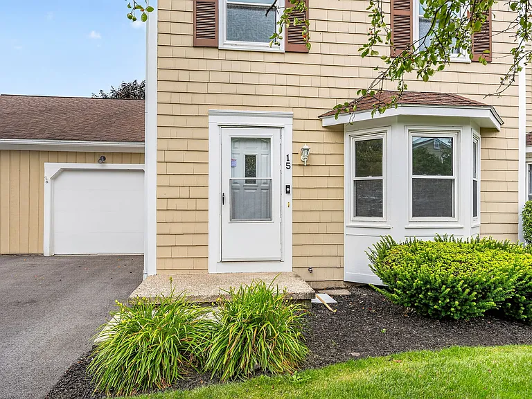 15 Hanna Ln — Photo 1