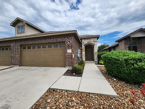 697 Creekside Cir Photo 1