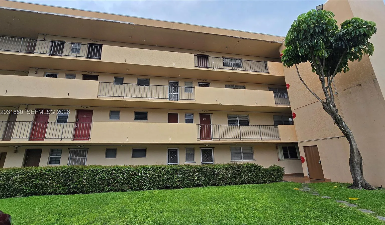 Sixth Horizons Condo — Photo 1