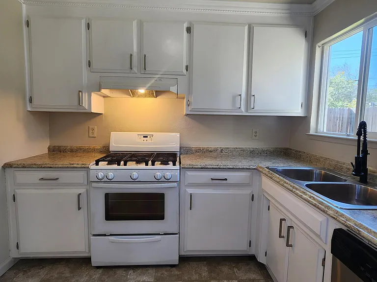 6013 Brett Dr — Photo 14