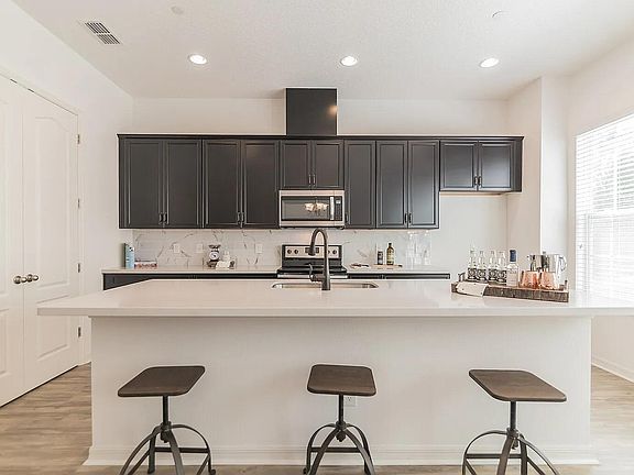 2nd image of 553 Majestic Palm Dr