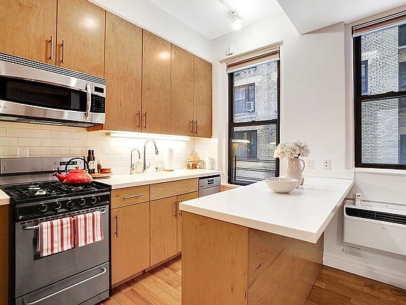 2nd image of 825 W End Ave #1-I