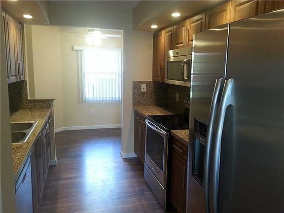3rd image of 1501 SW 131st Way APT 305P