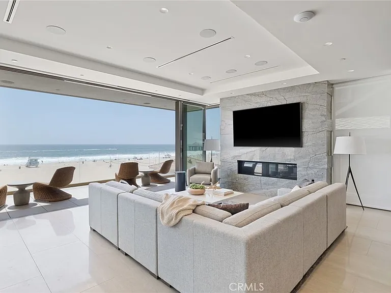 716 The Strand — Photo 22
