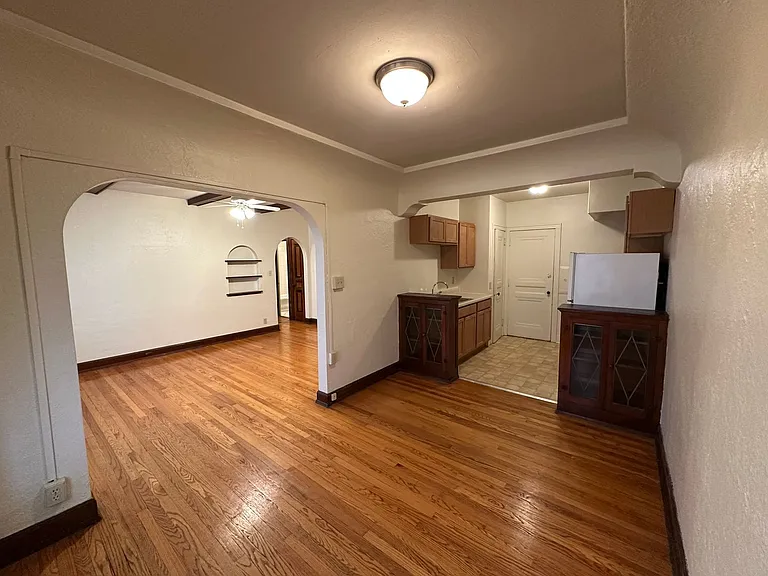 4480 N Oakland Ave — Photo 14