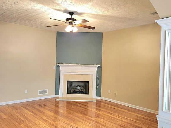 3rd image of 2186 Hawks Bluff Trl