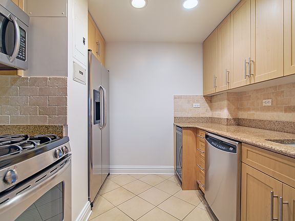 5th image of 20 Park Ave APT 14A