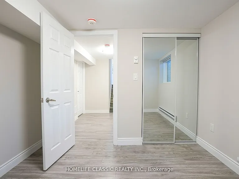 100 Chaucer Cres — Photo 17