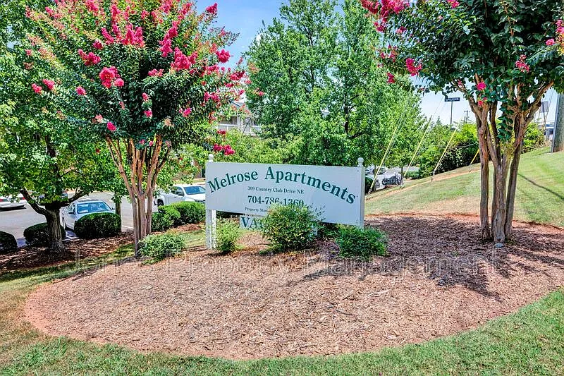 305 Country Club Dr NE #H