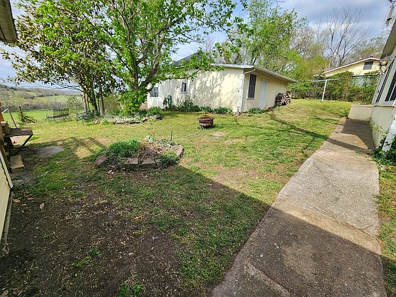 4th image of 303 Harding Blvd