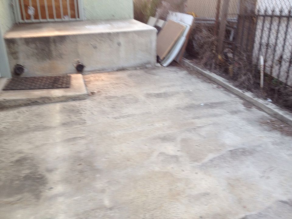 2nd image of 1515 E Anaheim St