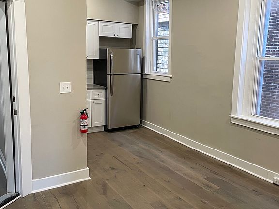 3rd image of 4036 Parkside Ave Floor 2