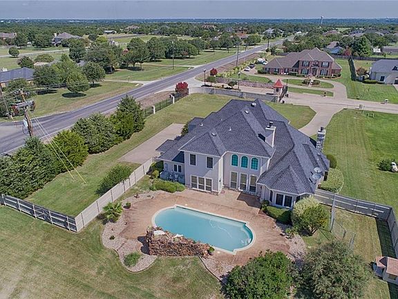 2nd image of 8210 Glen Eagles Dr