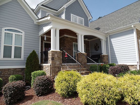 3rd image of 238 Running Oak Dr